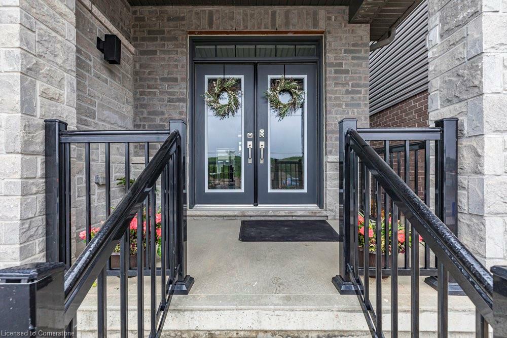 Property Photo: 33 Mair Avenue Avenue ON N3T 0T2