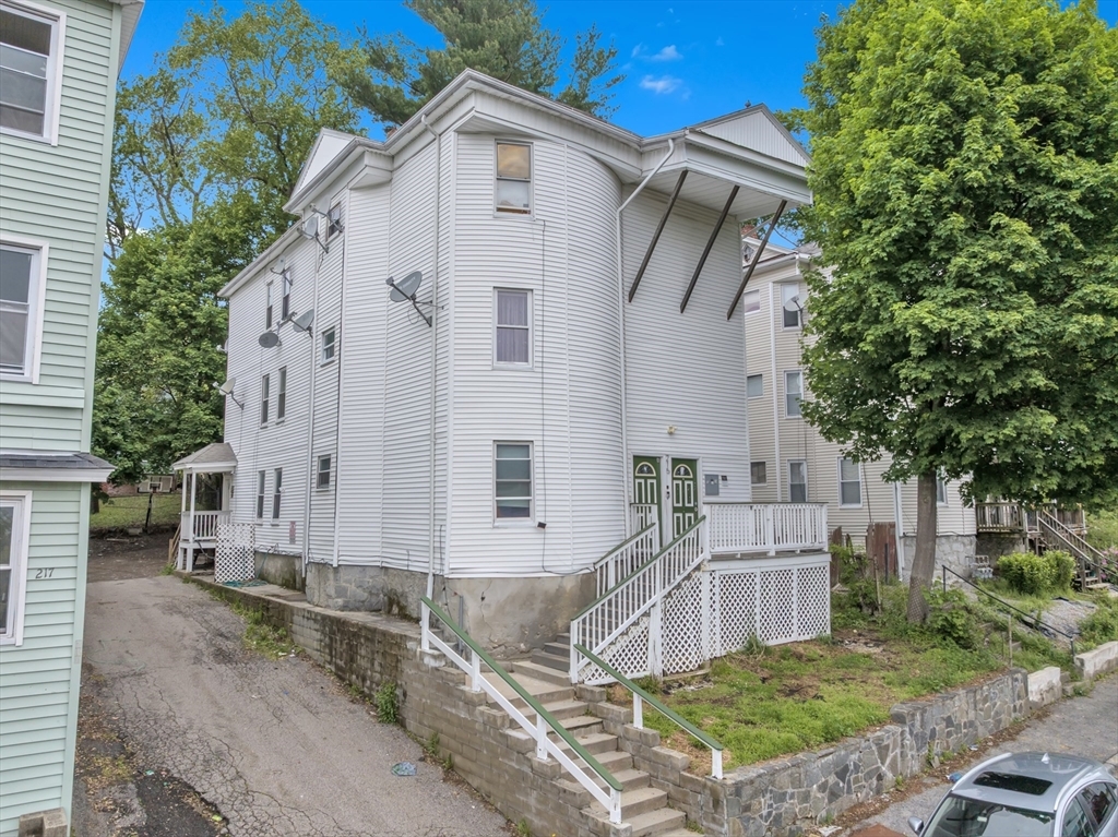 215 Beacon St  Worcester MA 01610 photo