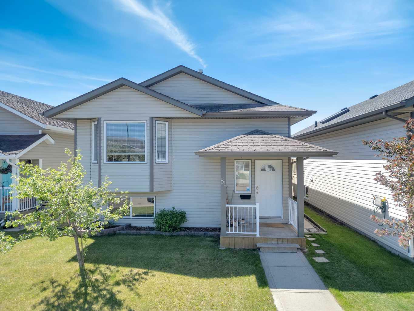 Property Photo:  51 Doherty Close  AB T4R 3G1 