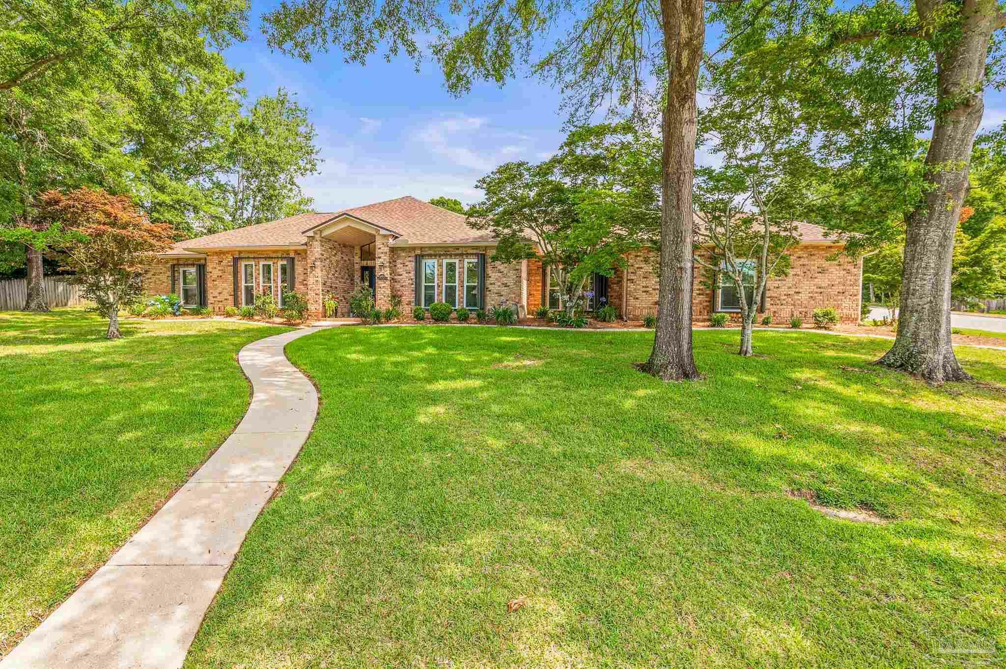 Property Photo: 10443 Tam O'Shanter Rd FL 32514