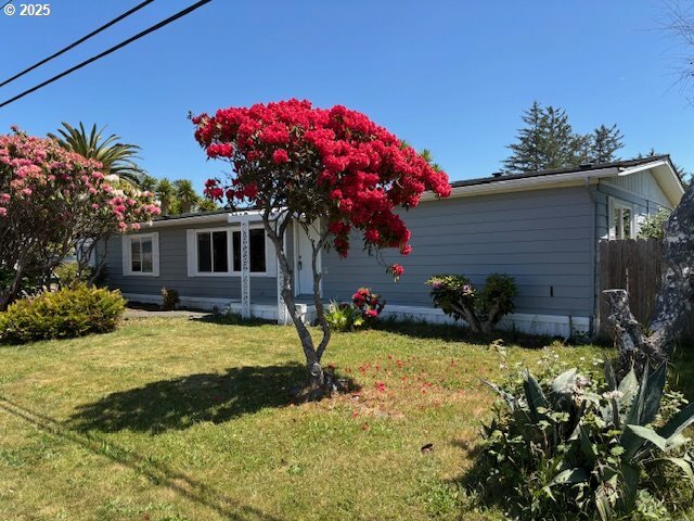 Property Photo: 1117 Fifield St OR 97415