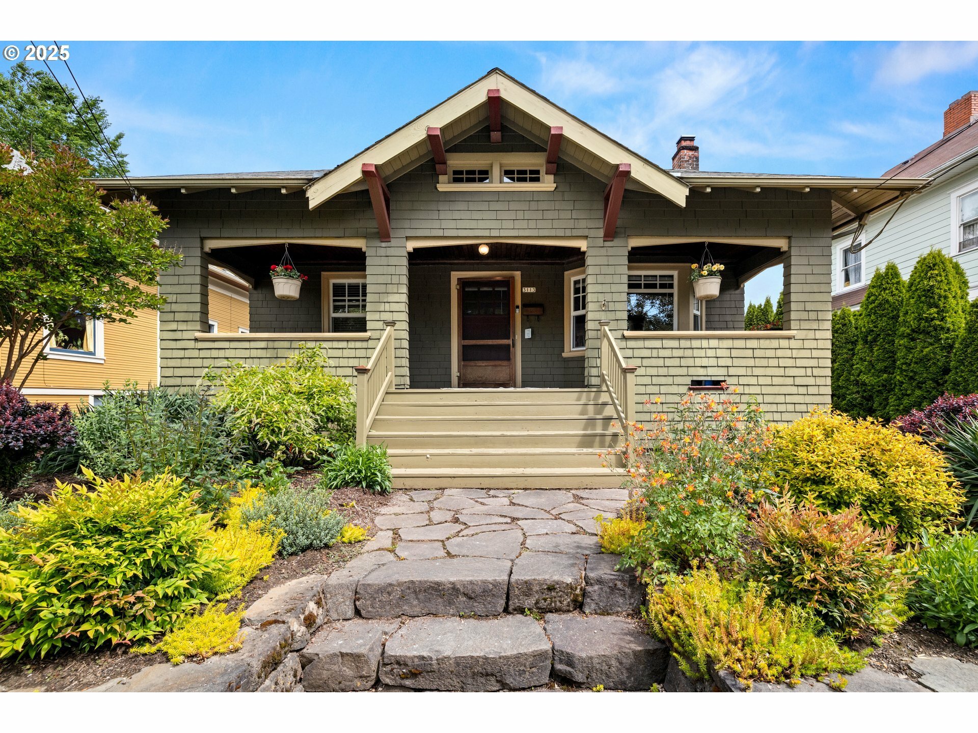 Property Photo: 3113 SE Main St OR 97214
