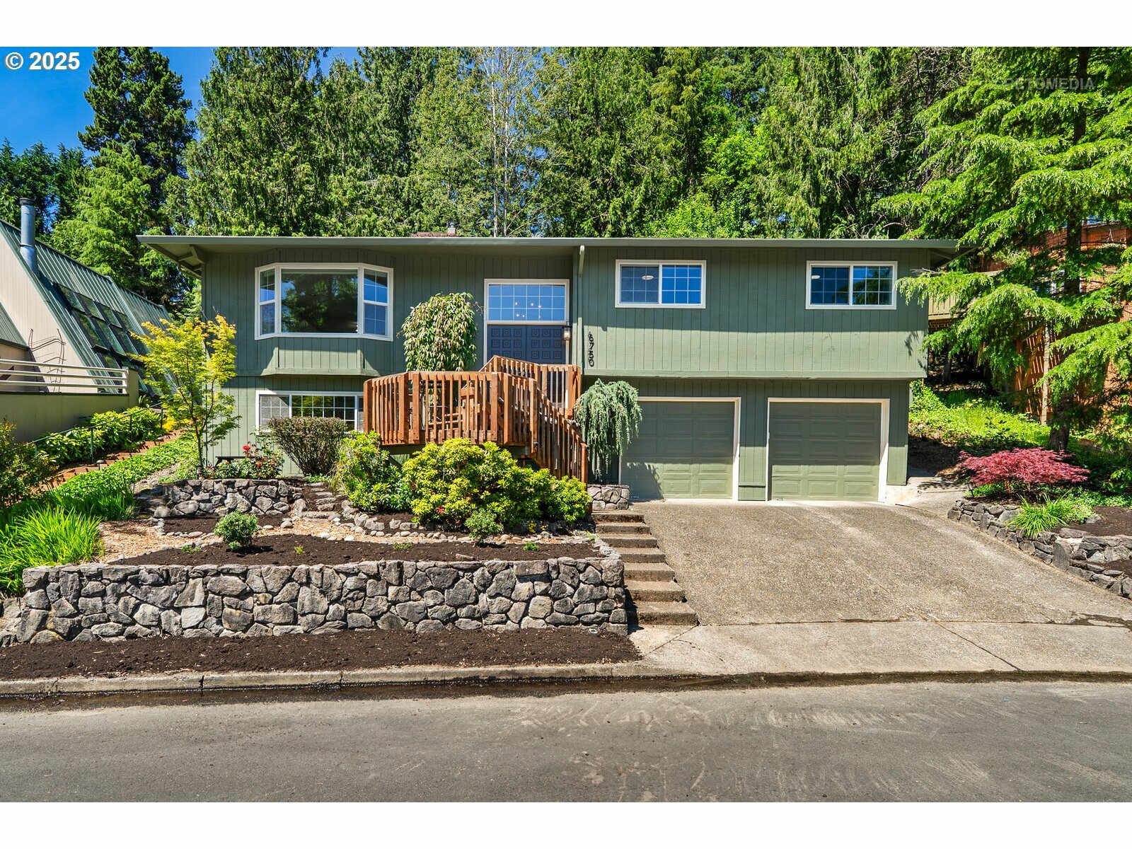 6750 SW Parkwest Ln  Portland OR 97225 photo