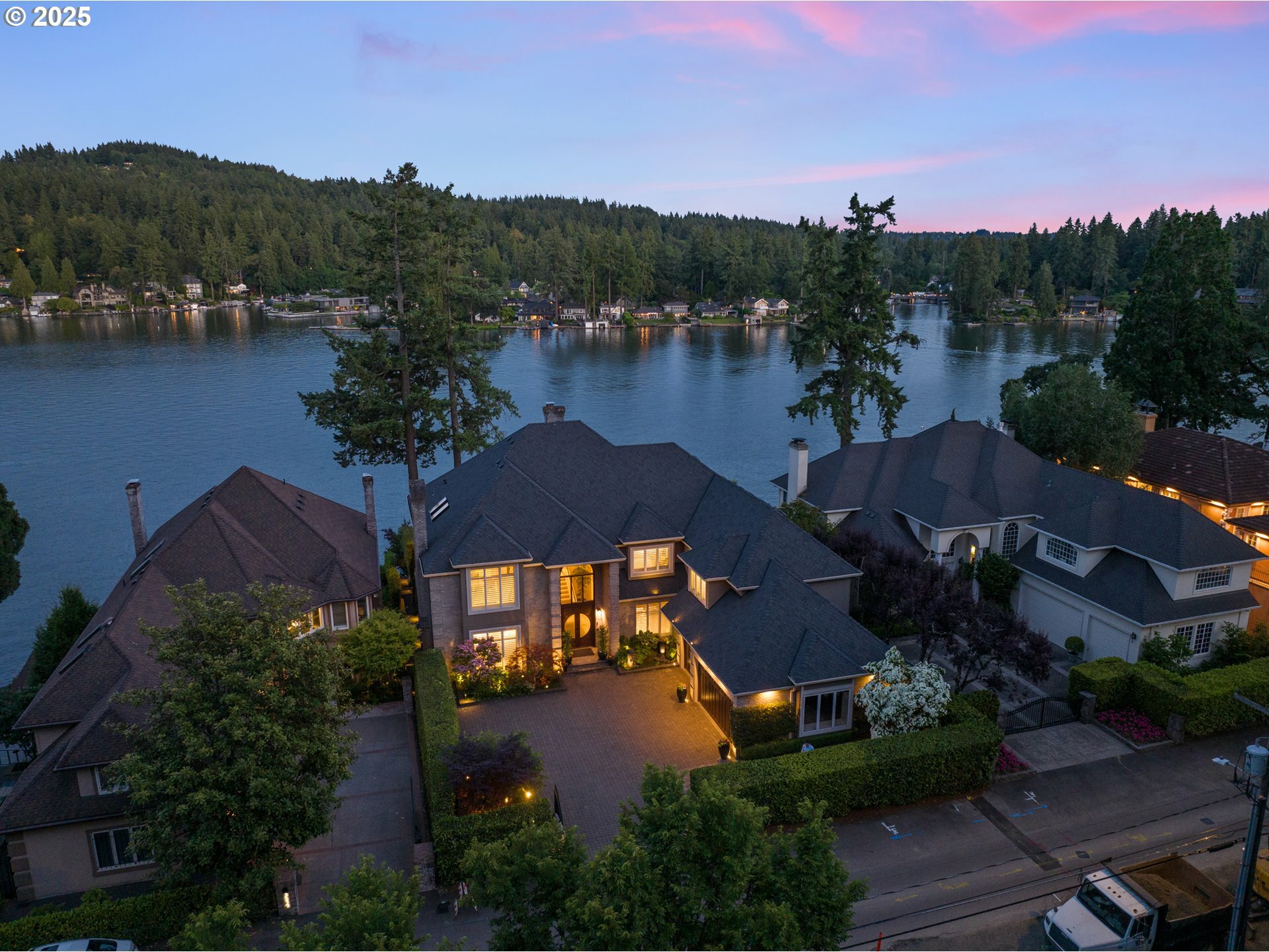 Property Photo: 3548 Lakeview Blvd OR 97035