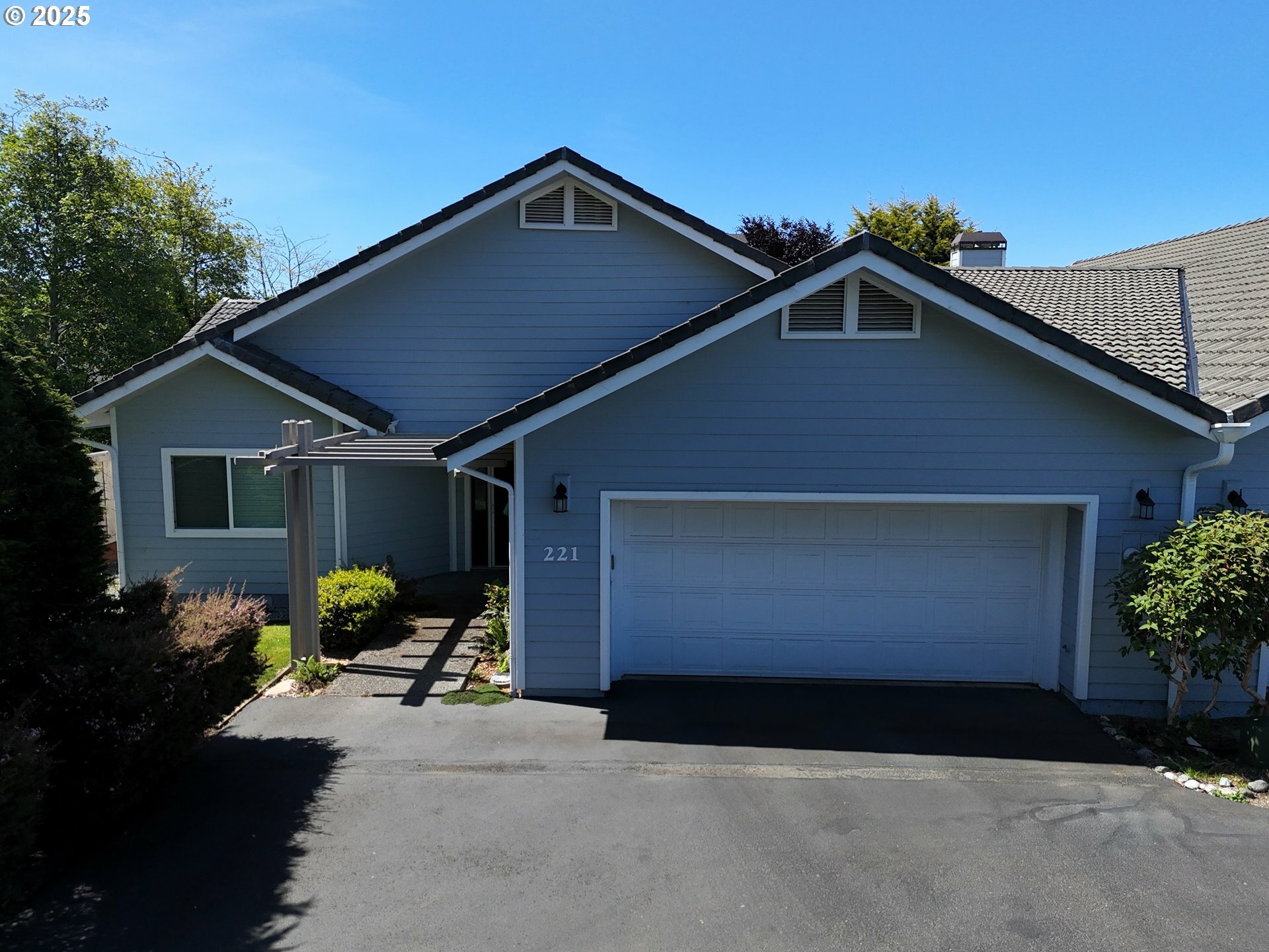 Property Photo: 221 Schooner Bay Dr OR 97415
