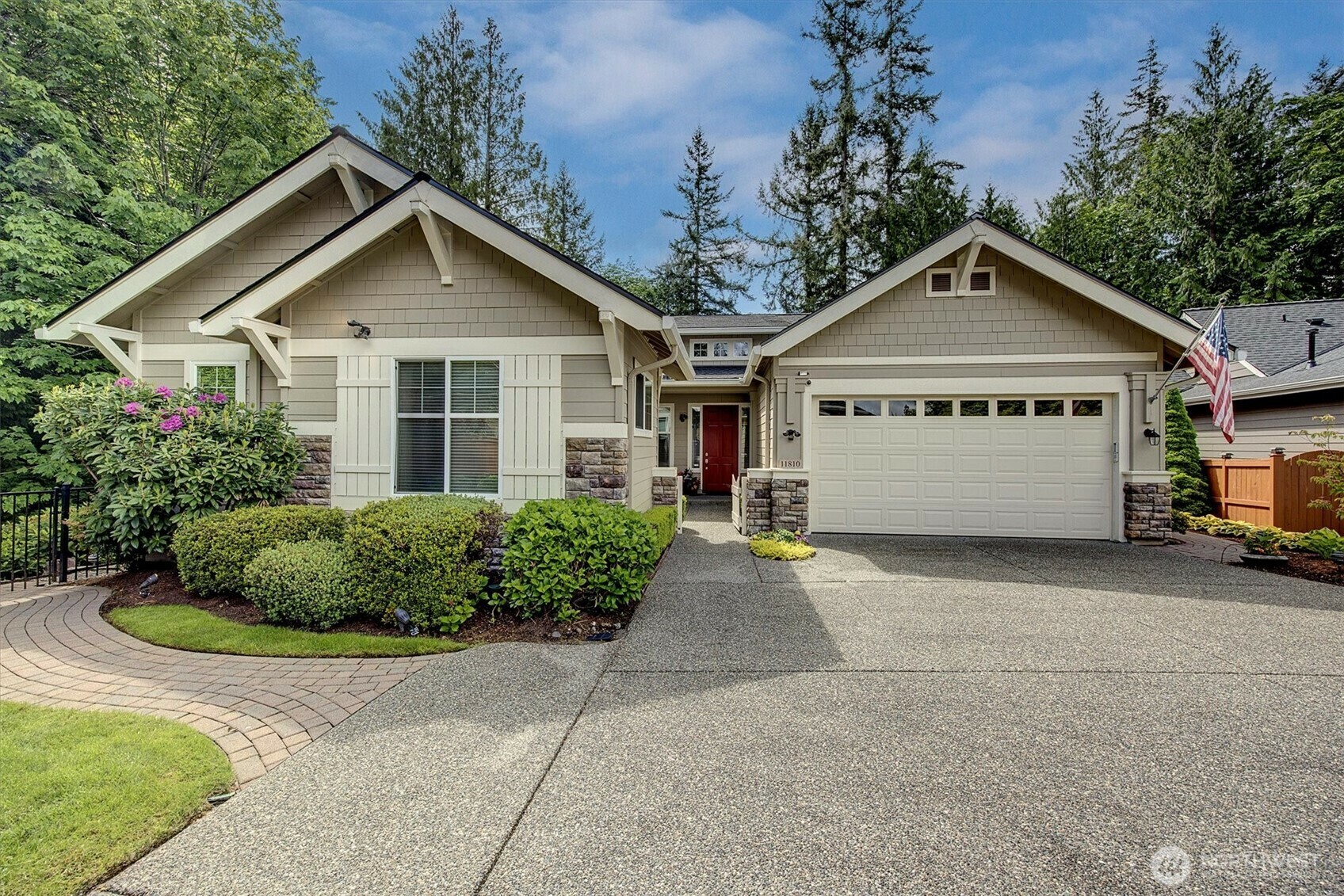 11810  Big Leaf Way NE  Redmond WA 98053 photo