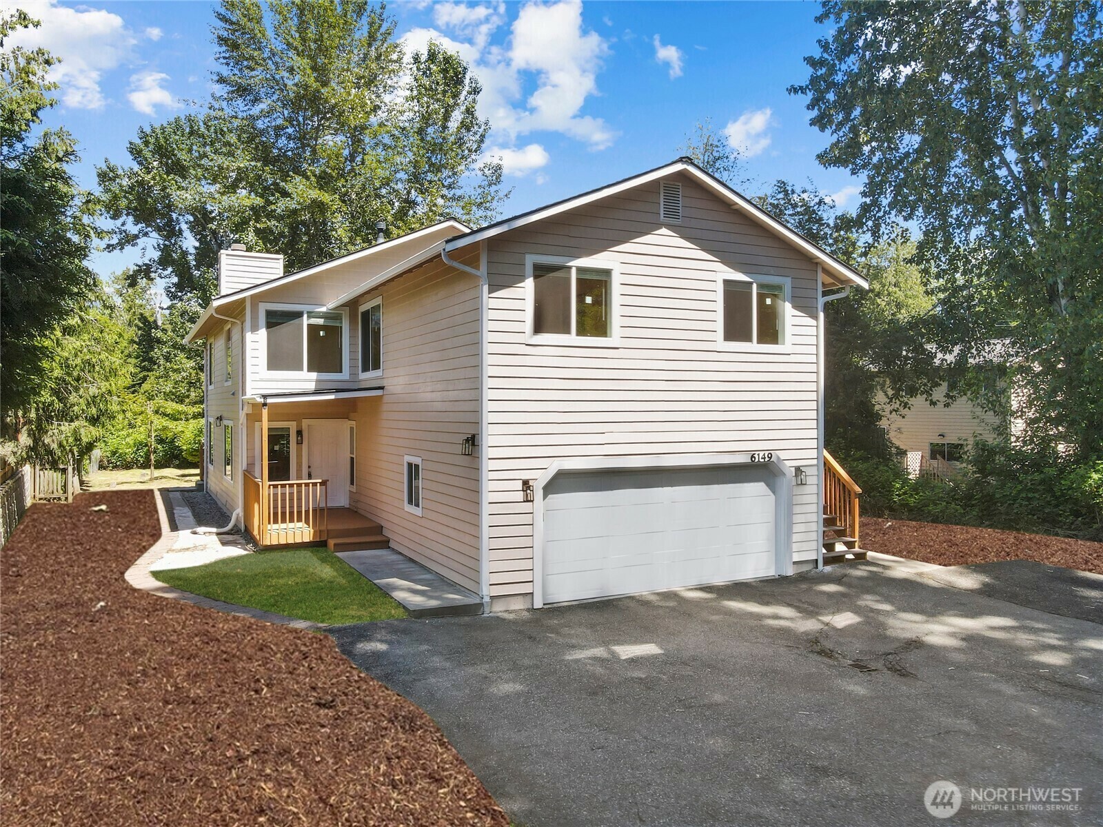 Property Photo:  6149  115th Place SE  WA 98006 