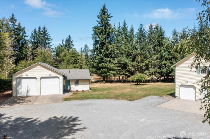 Property Photo: 27314 152nd Avenue E WA 98338