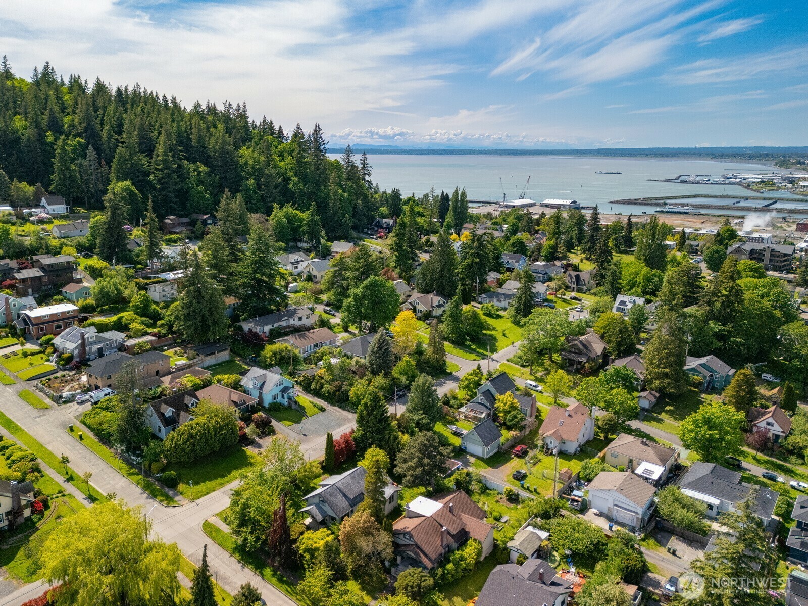 Property Photo: 914 E Laurel Street WA 98225