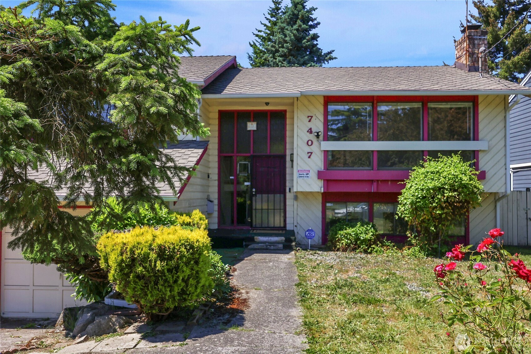 Property Photo:  7407  25th Avenue NE  WA 98115 