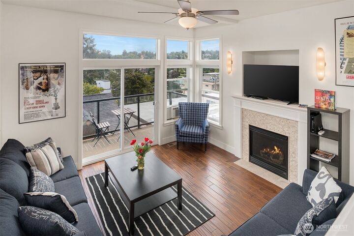 Property Photo:  213  26th Avenue E B  WA 98112 