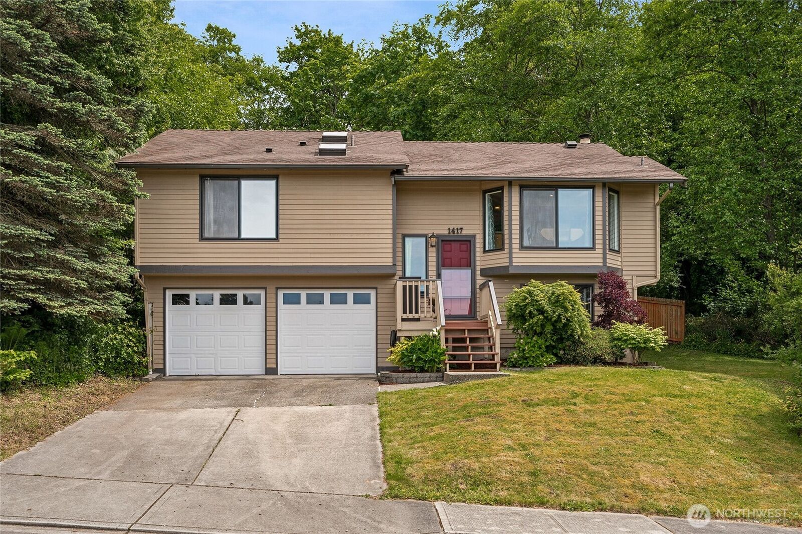Property Photo: 1417 S 263rd Place WA 98198