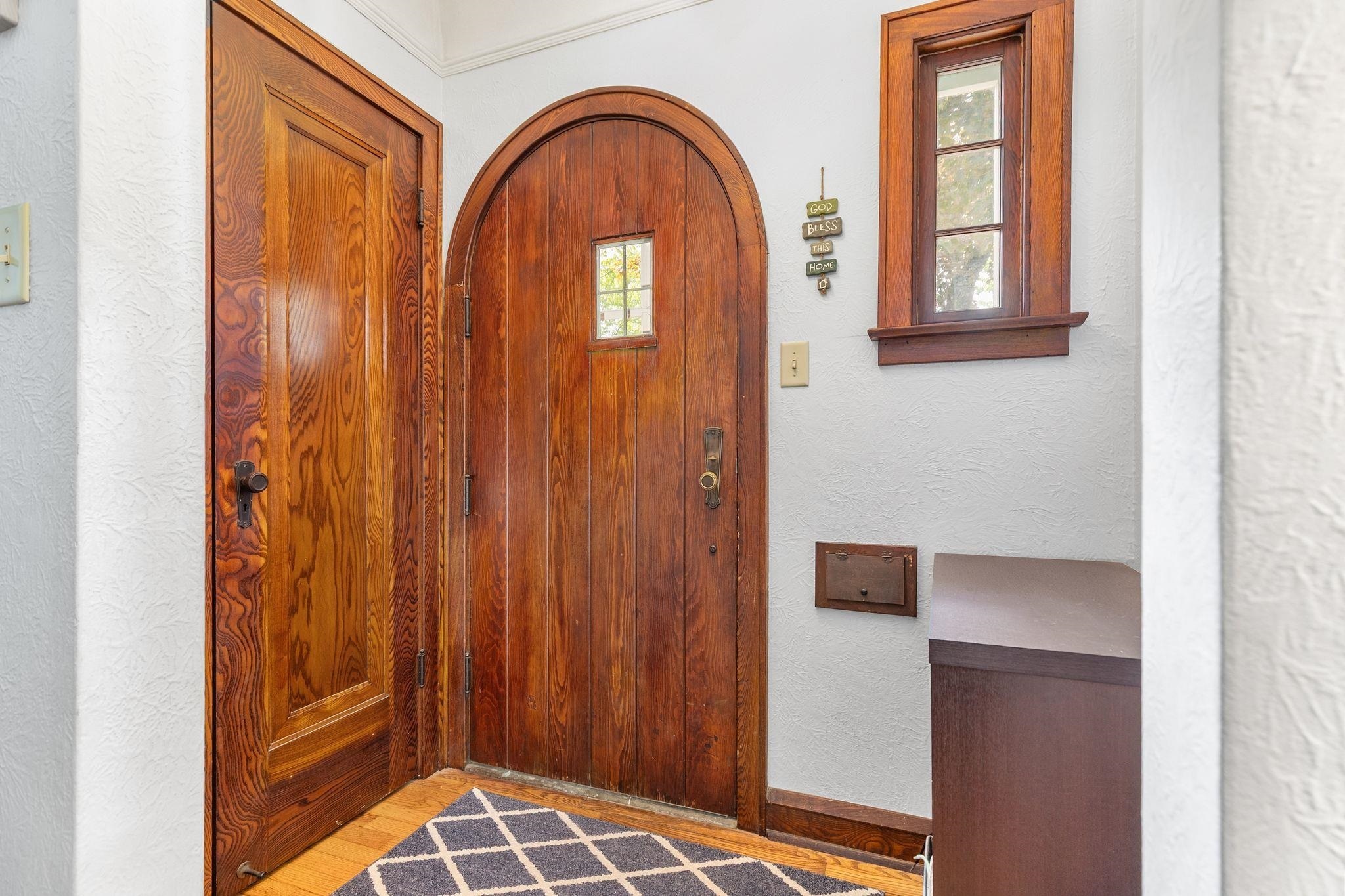 Property Photo: 813 W Summer Street WI 54914-3524