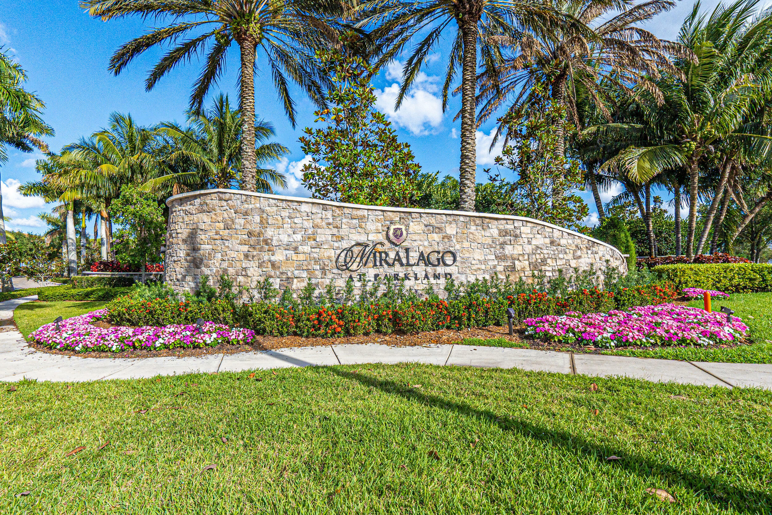 Property Photo:  8950 Lakeview Place  FL 33076 