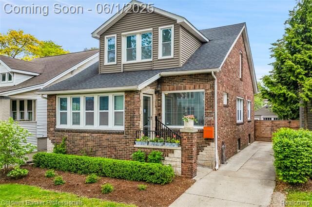 1354 Lakepointe Street  Grosse Pointe Park MI 48230 photo