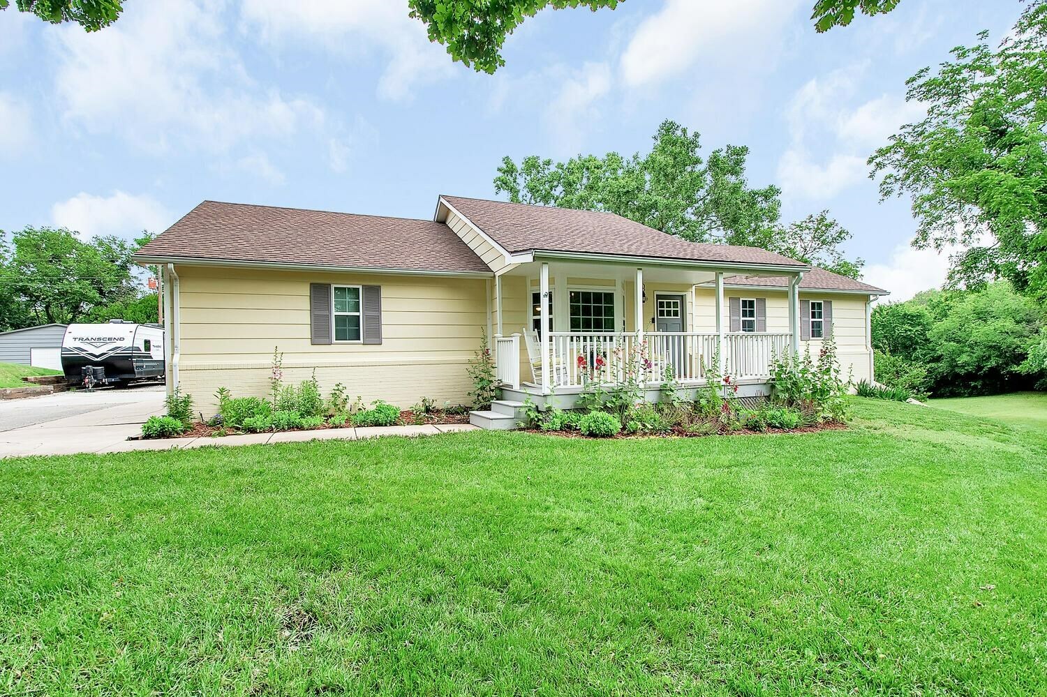 Property Photo: 27 W Beaver Creek Ct KS 67052