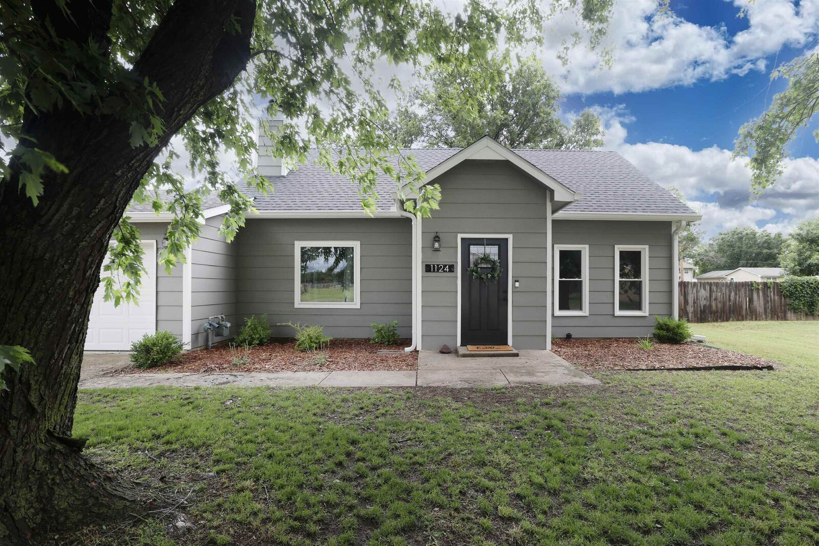 Property Photo: 1124 N Burrows St KS 67013