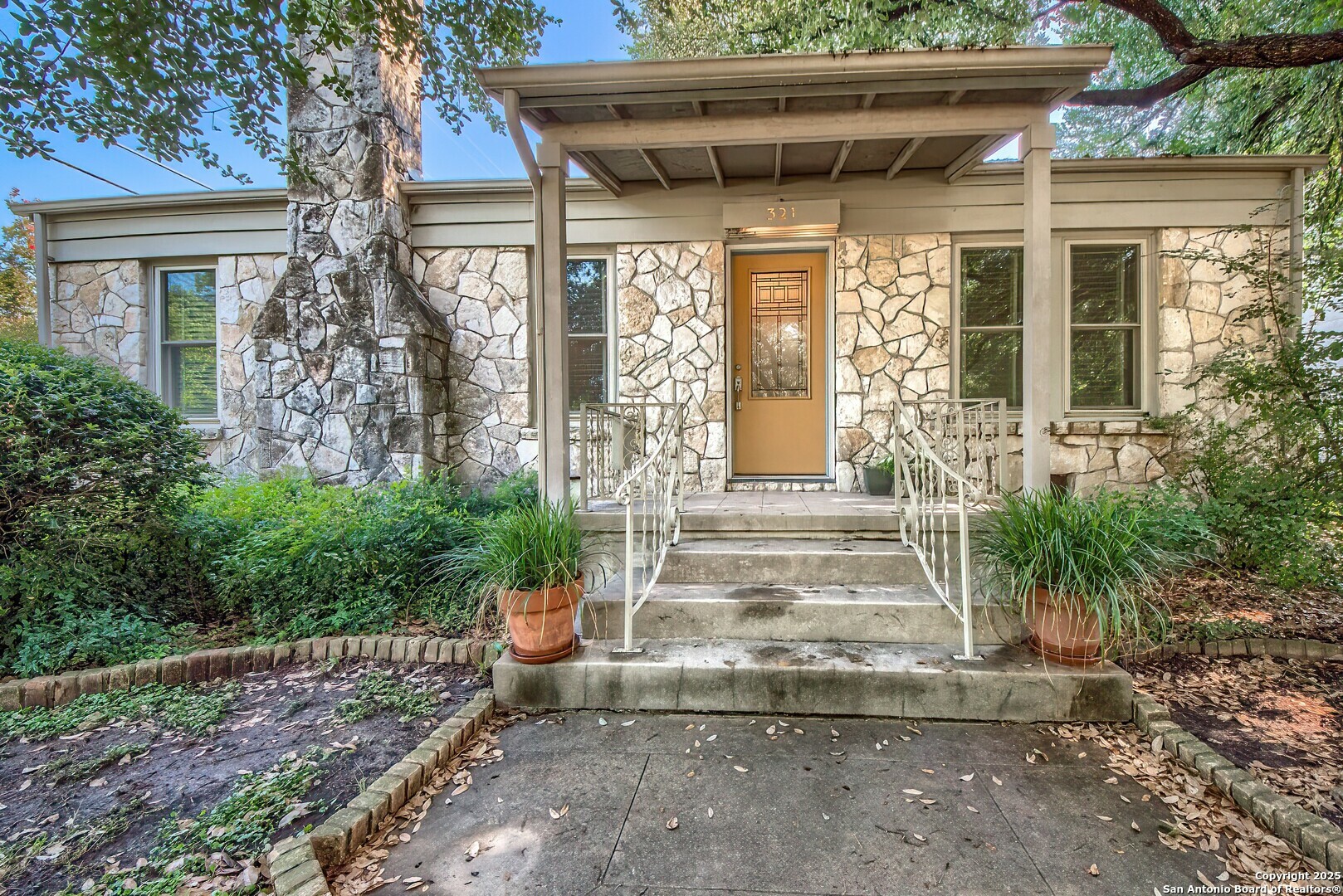 Property Photo: 321 College TX 78209