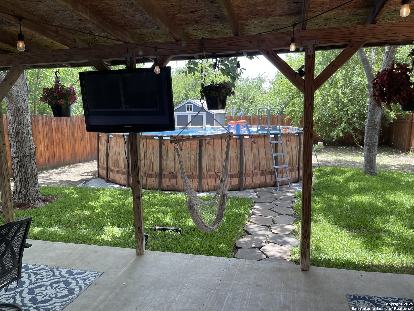 Property Photo: 9858 Menard Cir TX 78245