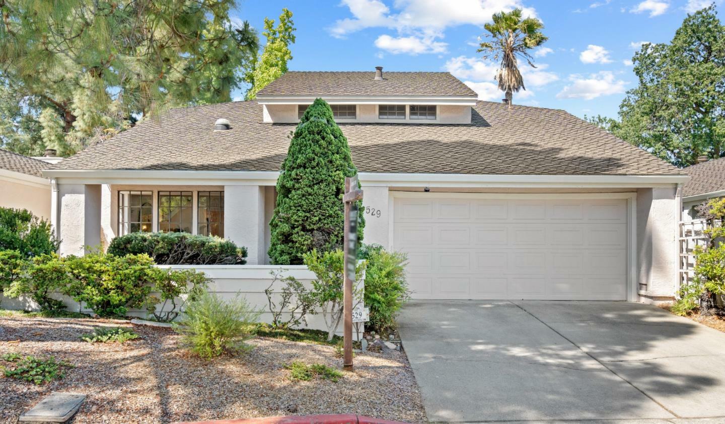 Property Photo: 529 Adirondack Way CA 94598