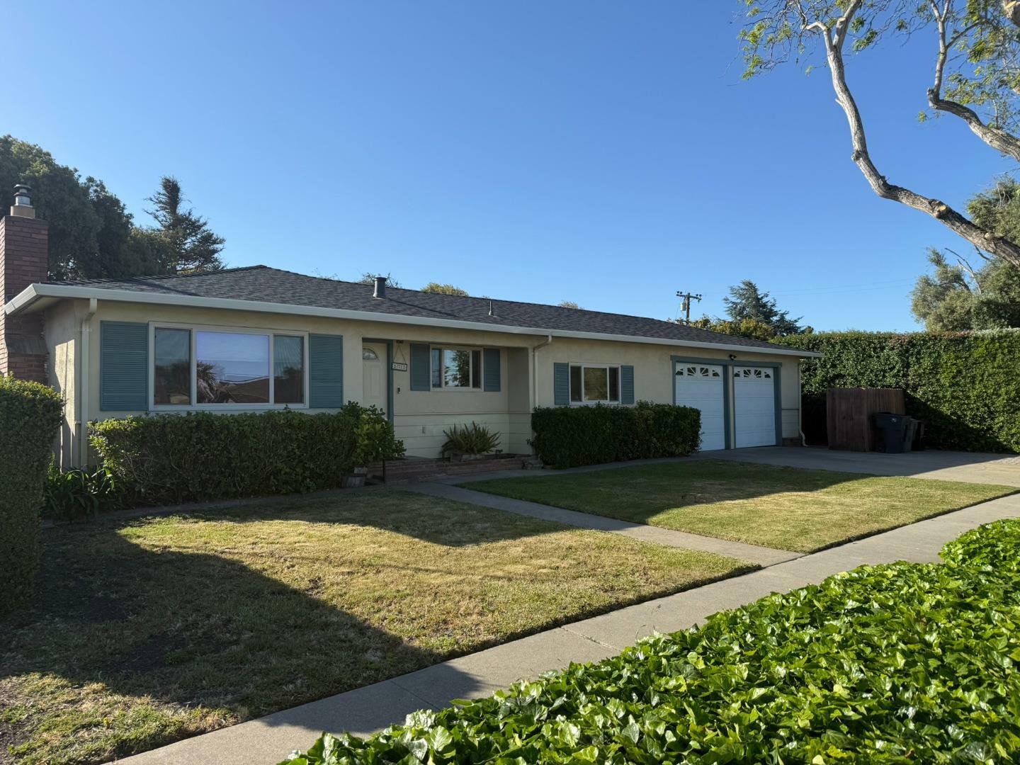 Property Photo: 913 Camden Way CA 93901