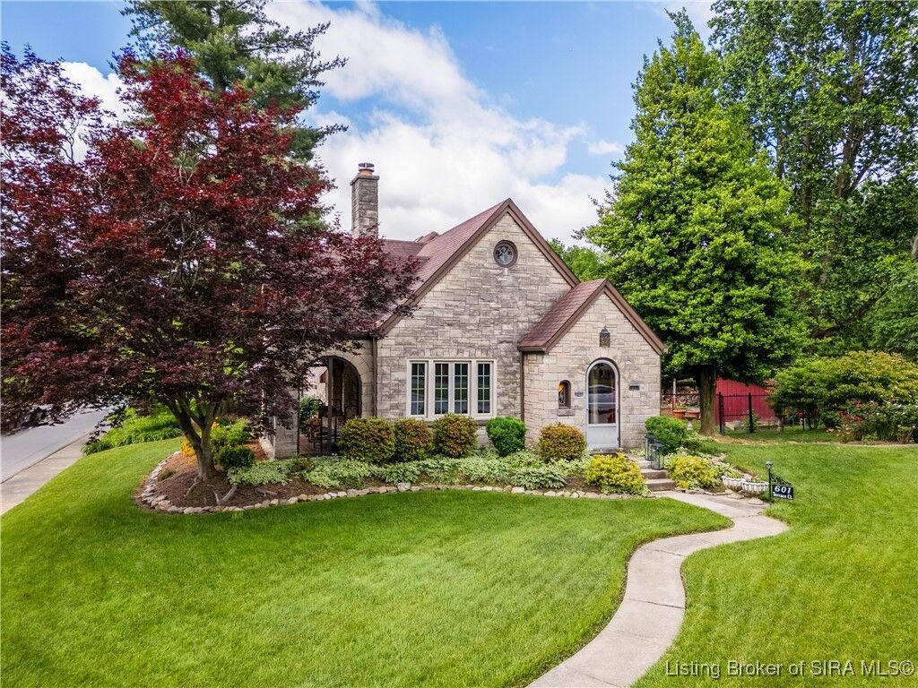 Property Photo:  601 Terrace Court  IN 47150 