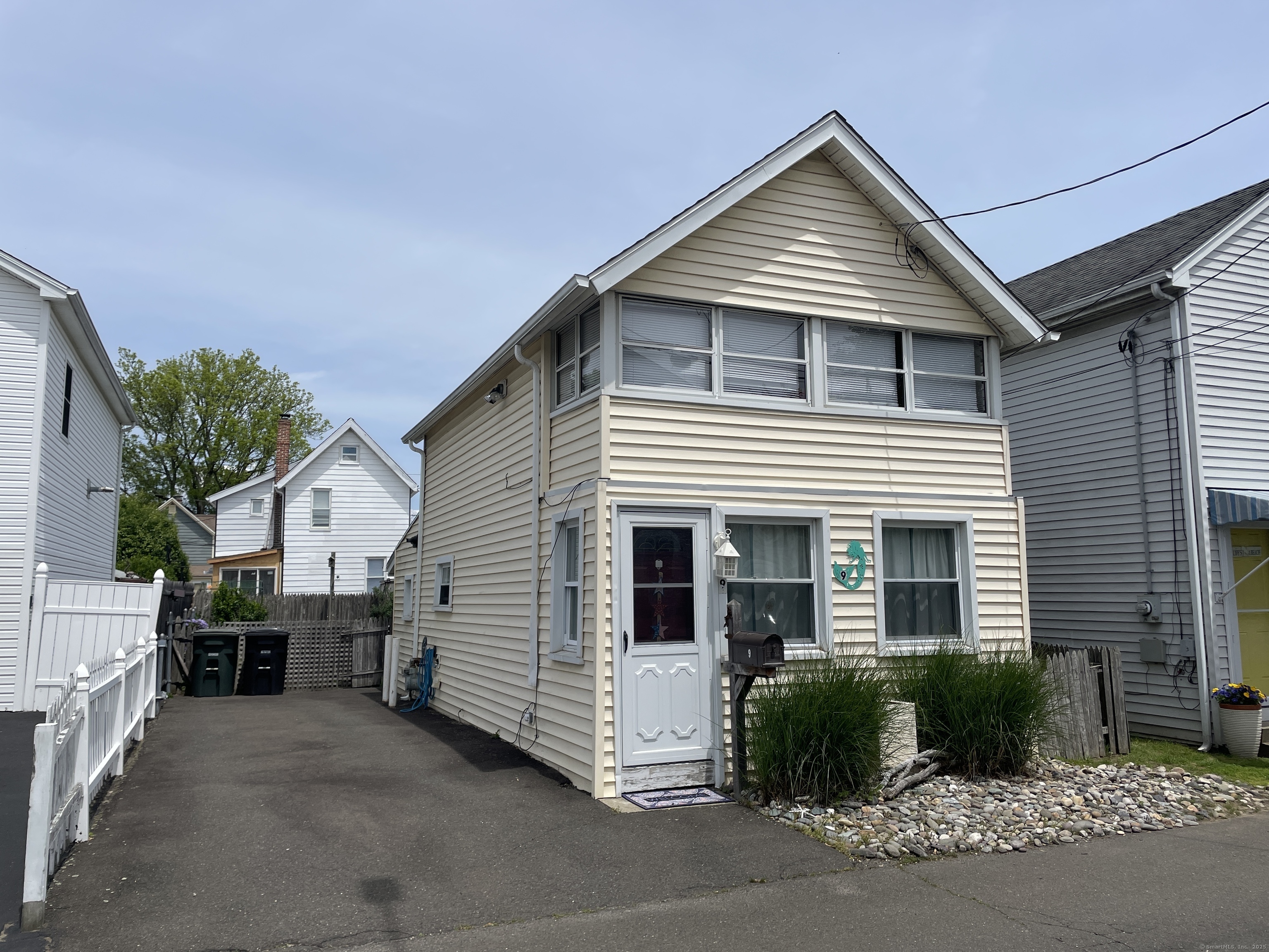 Property Photo: 9 Wood Avenue CT 06460