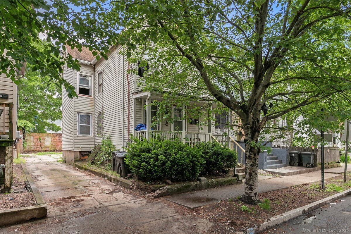 Property Photo:  72 Daggett Street  CT 06519 