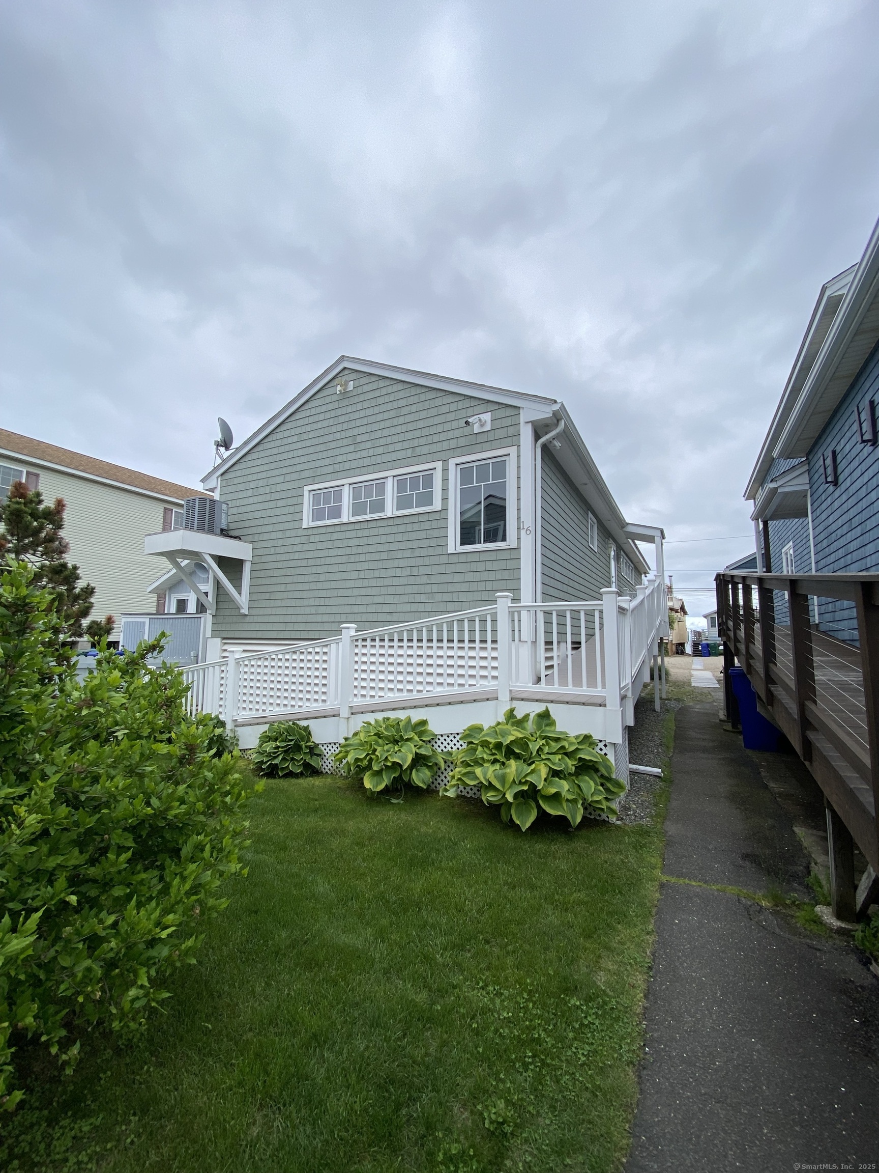 Property Photo:  16 Shoreline Drive 16  CT 06615 