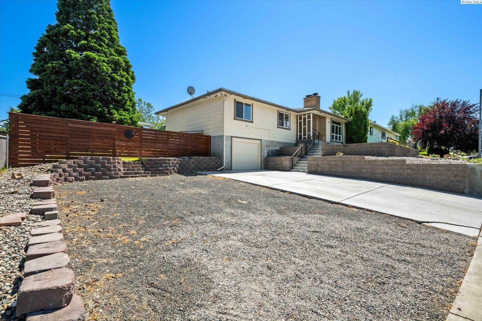 Property Photo: 2115 W 8th Place WA 99336