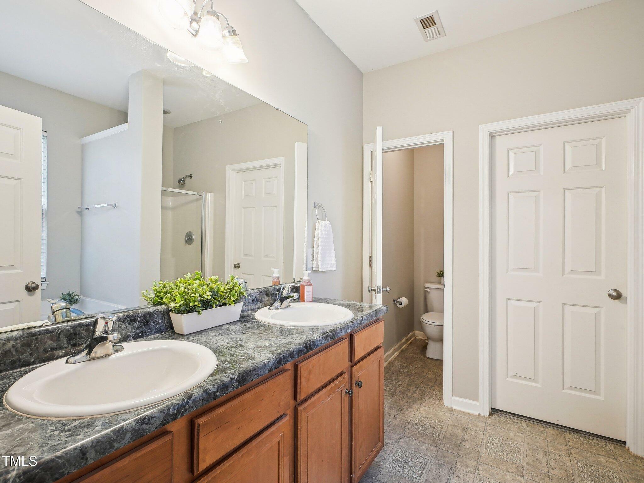 Property Photo: 611 Ashbrittle Drive NC 27571