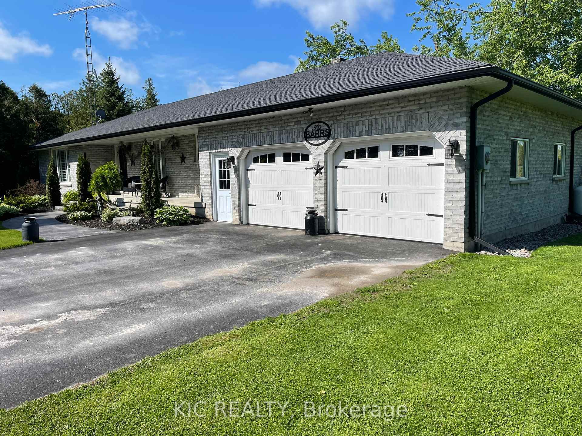 Property Photo: 556 Fifth Line Rd Dum Road ON K0L 3A0