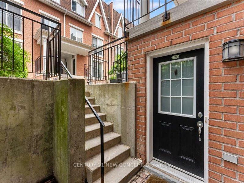 Property Photo: 10 Laidlaw Street Th725 ON M6K 1X2