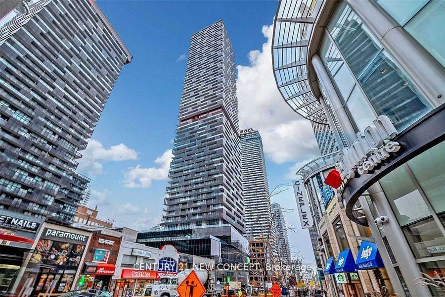 Photo de la propriété: 8 Eglinton Avenue 4906 ON M4P 1A6