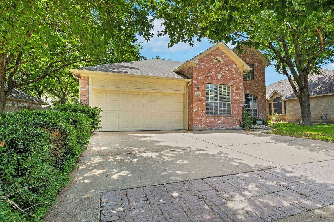 Property Photo: 606 Indian Run Drive TX 78660