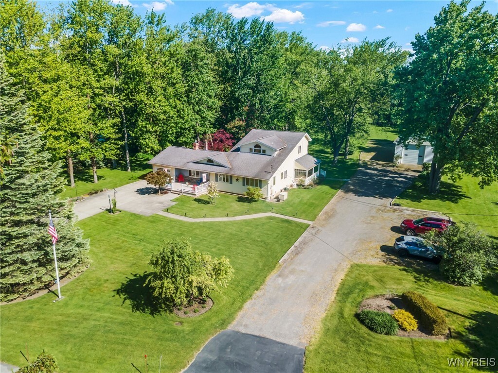 Property Photo: 6609 Tonawanda Creek Road NY 14094