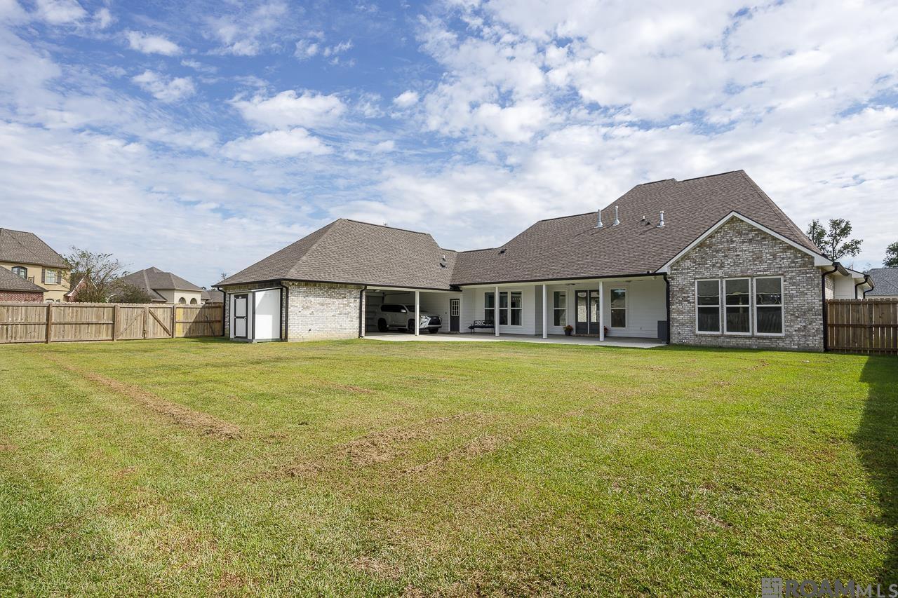 Property Photo: 19905 Stone Hill Dr LA 70726