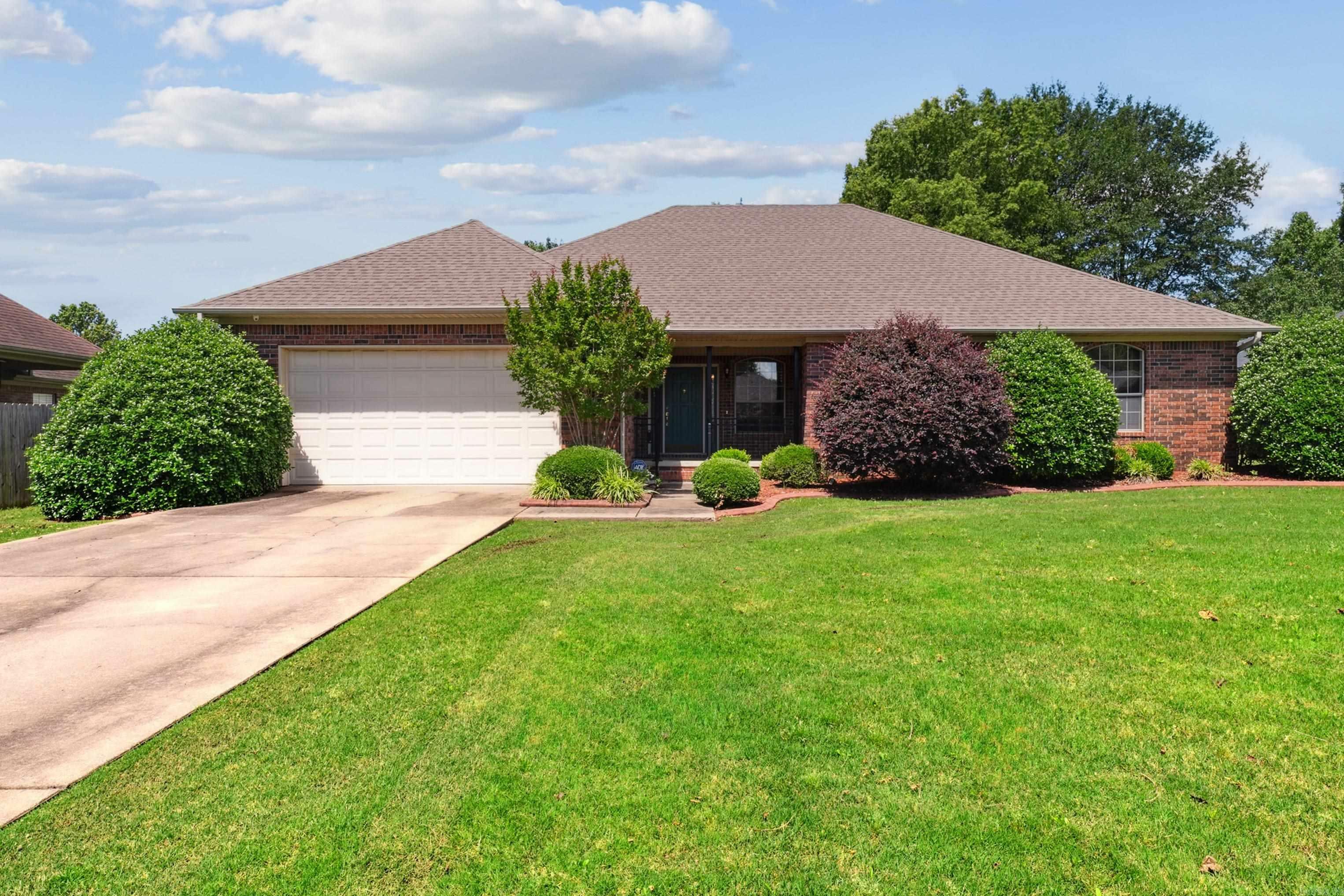 Property Photo: 1045 Spatz Cir AR 72034