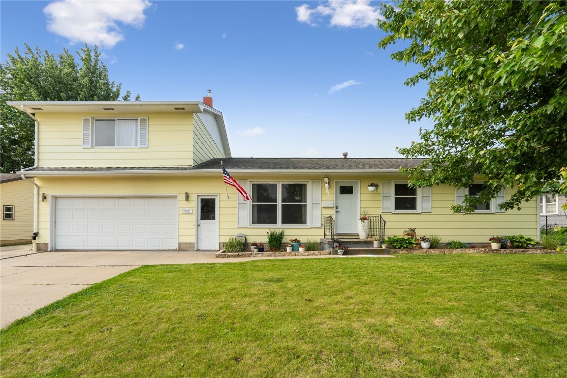 Property Photo: 802 W 15th Street IA 52349