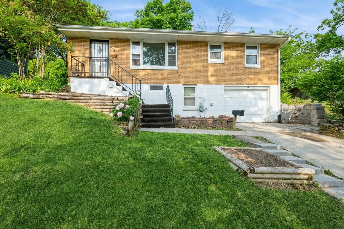 1333 Harold Dr SE  Cedar Rapids IA 52403 photo