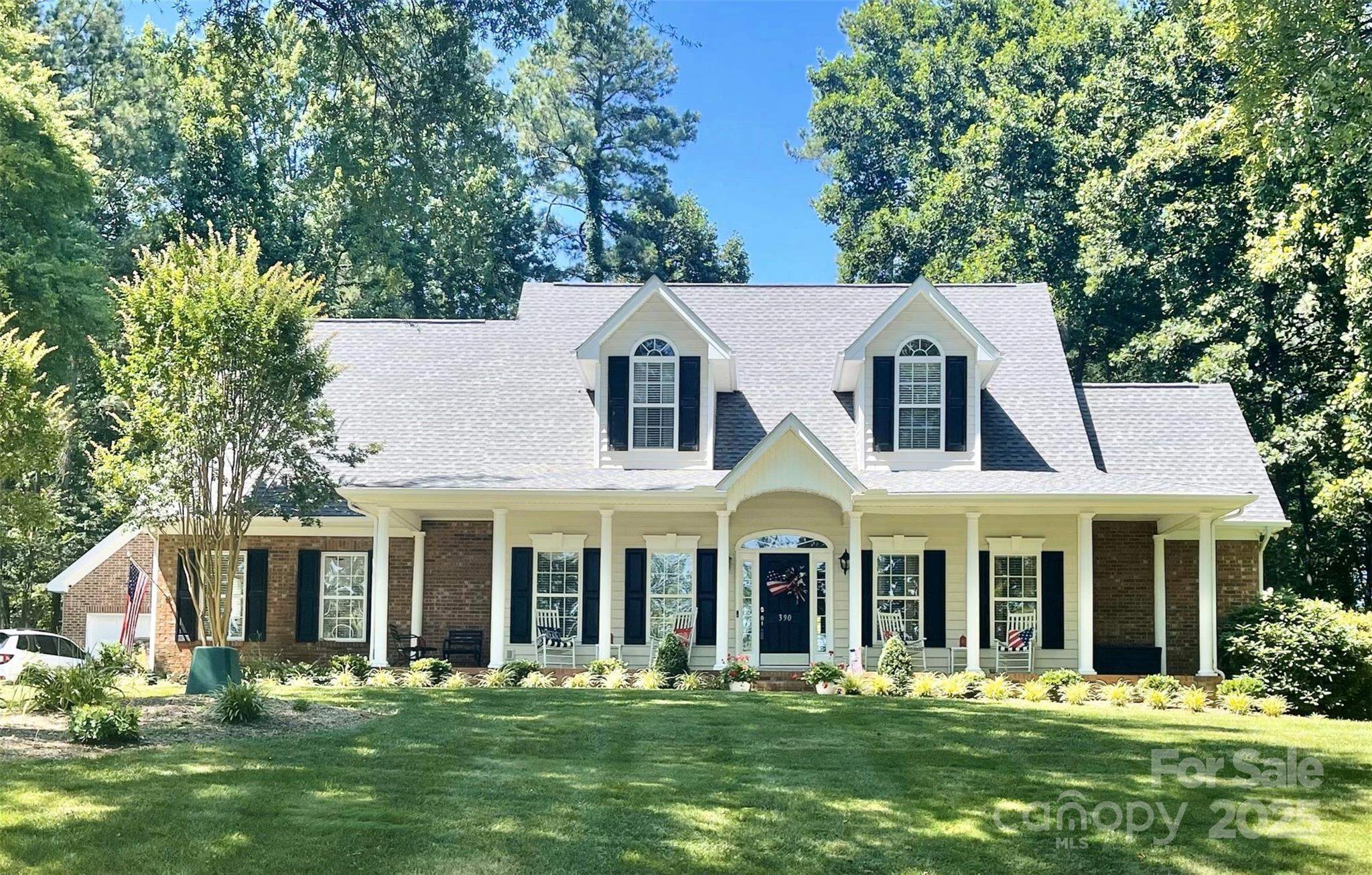 Property Photo: 390 Robinson Road NC 28117