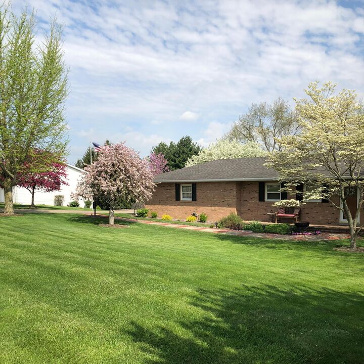 Property Photo: 2580 Applewood NE Lane OH 43130