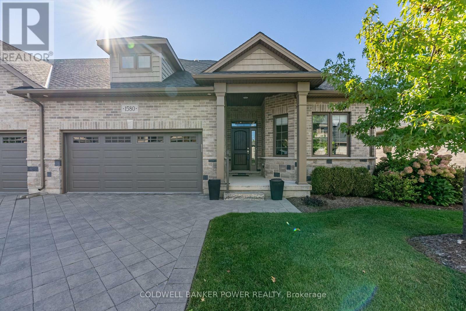 Photo de la propriété:  1580 Moe Norman Place  ON N6K 5R5 