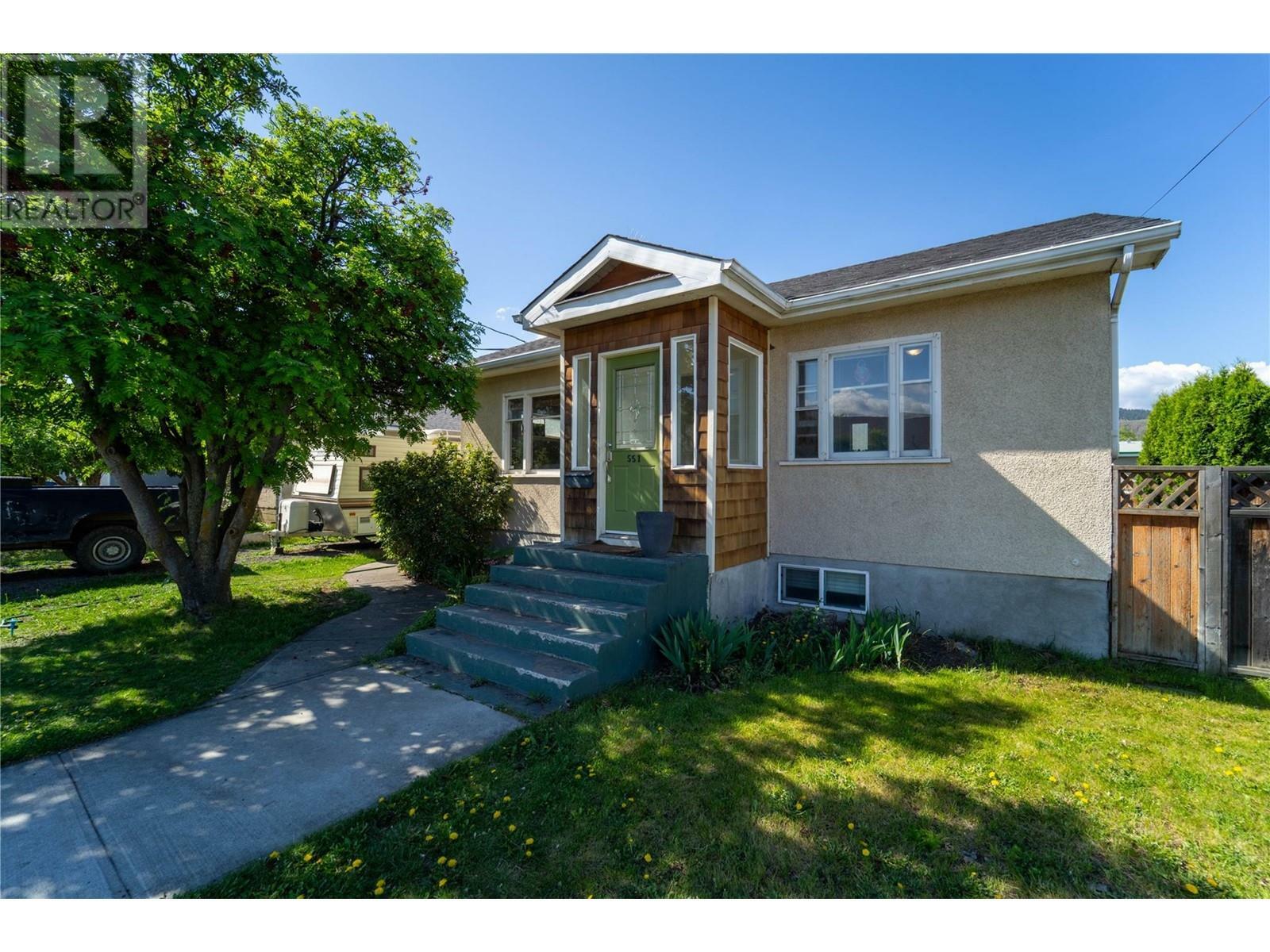 Property Photo: 551 Linden Avenue BC V2B 2N5