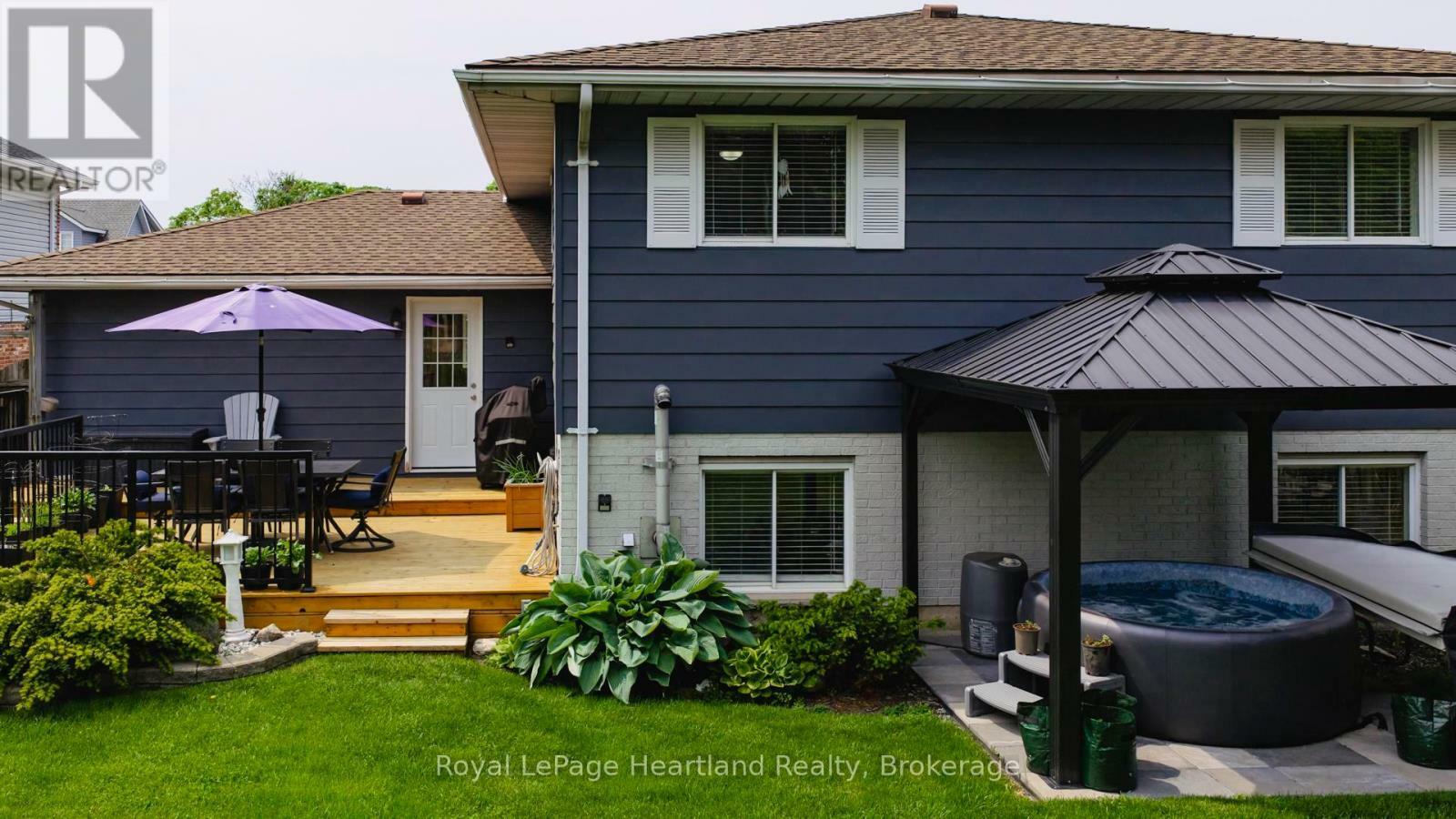 Property Photo: 651 Kennard Crescent ON N2Z 1T5