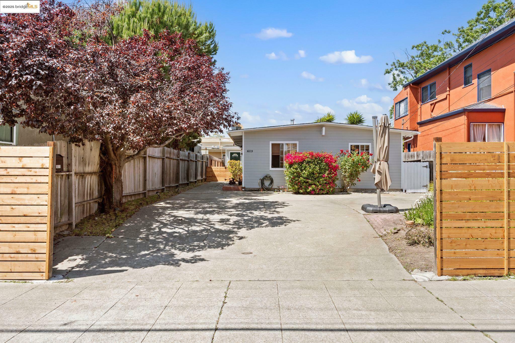 Property Photo: 1611 Julia St CA 94703