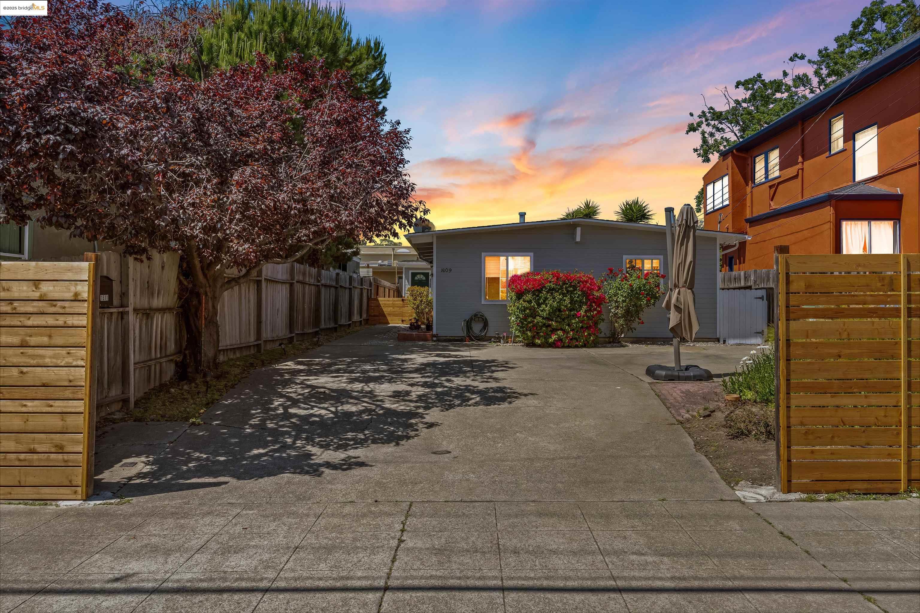 Property Photo: 1611 Julia St CA 94703