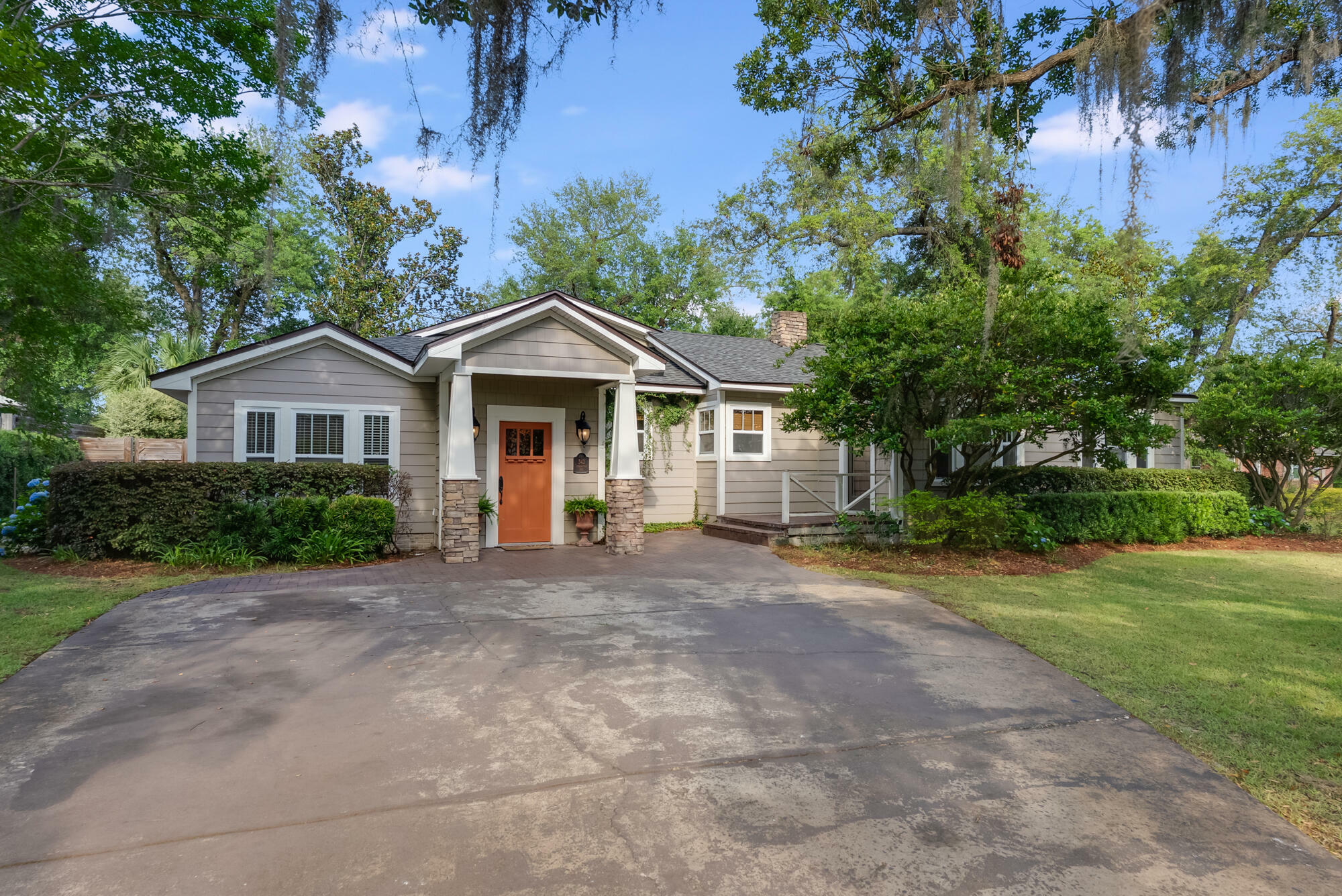 Property Photo: 342 S Macarthur Avenue FL 32401
