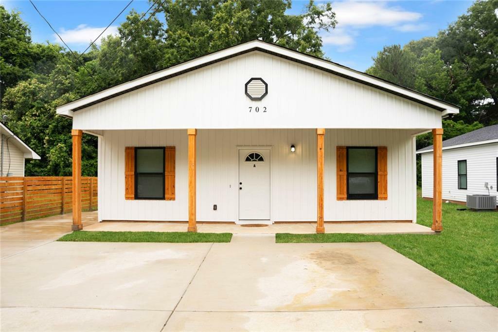 Property Photo: 702 Carmen Avenue GA 31030