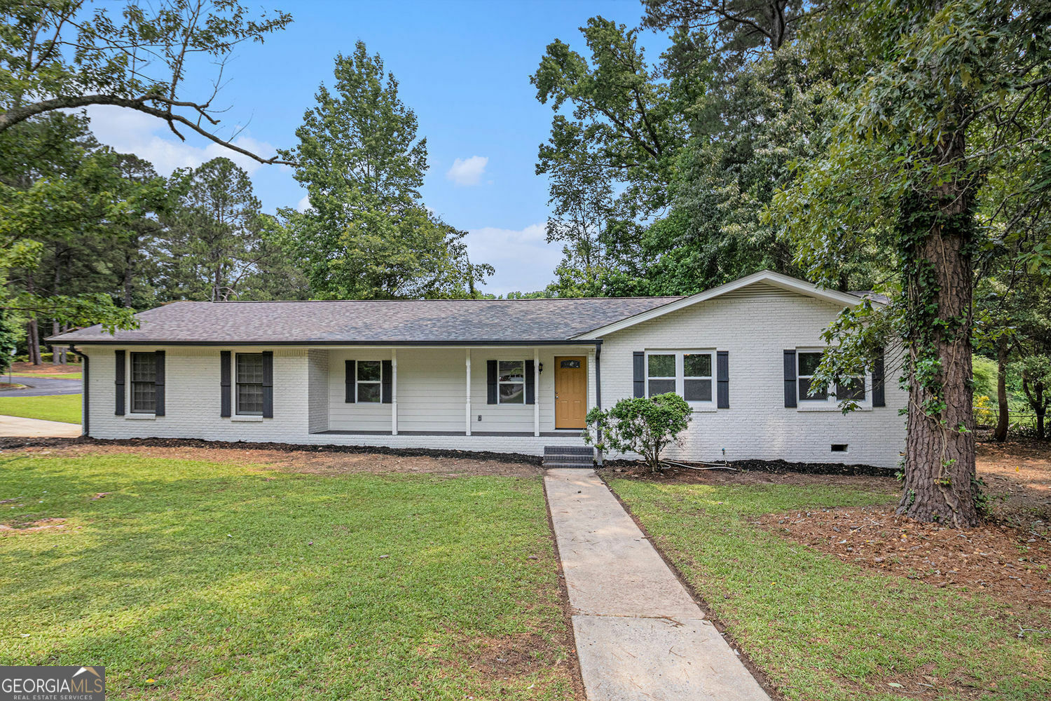 Property Photo: 125 Lafayette Drive GA 30214
